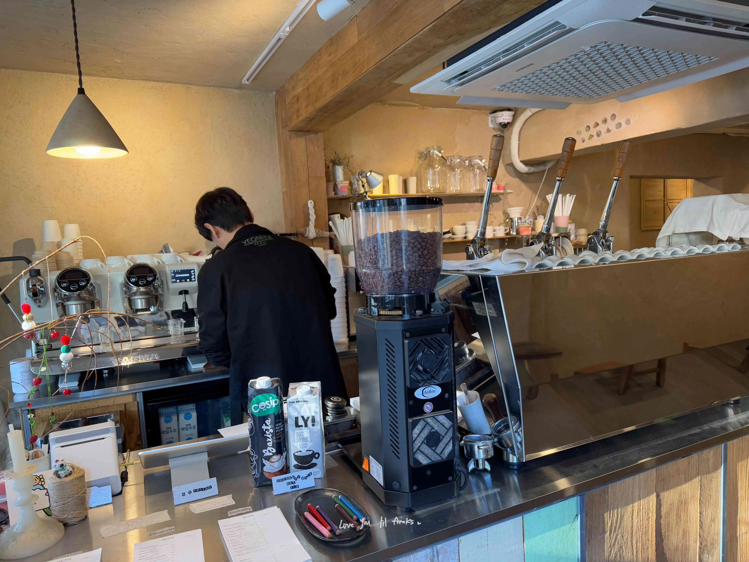 延禧洞핫플|『espresso bar』연희 에스프레소 바_各種三明治、濃縮變化選擇多&店家自製吉拿棒 5 IMG 8115 scaled