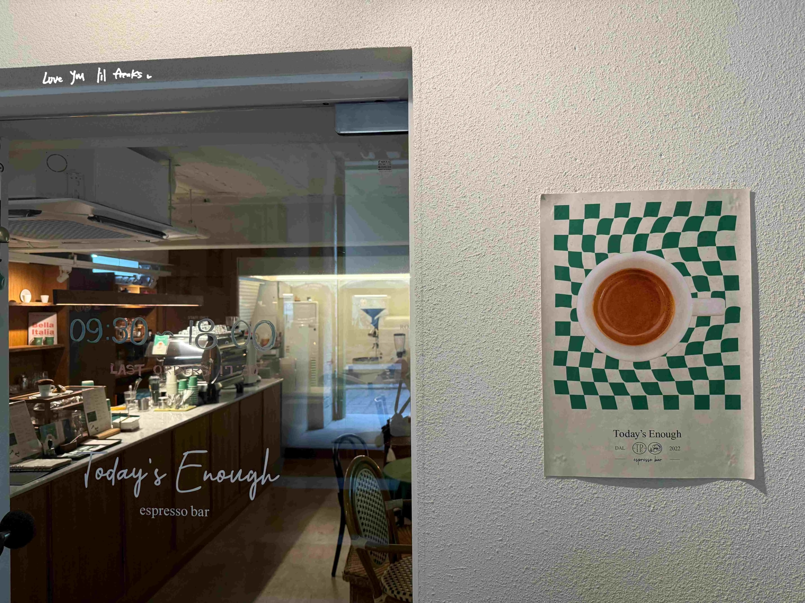 韓國|首爾林站_義式咖啡專賣 〈Today‘s enough〉泰民Hoshi同款店 seongsu|Today’s Enough Espresso Bar 4 IMG 9363 scaled