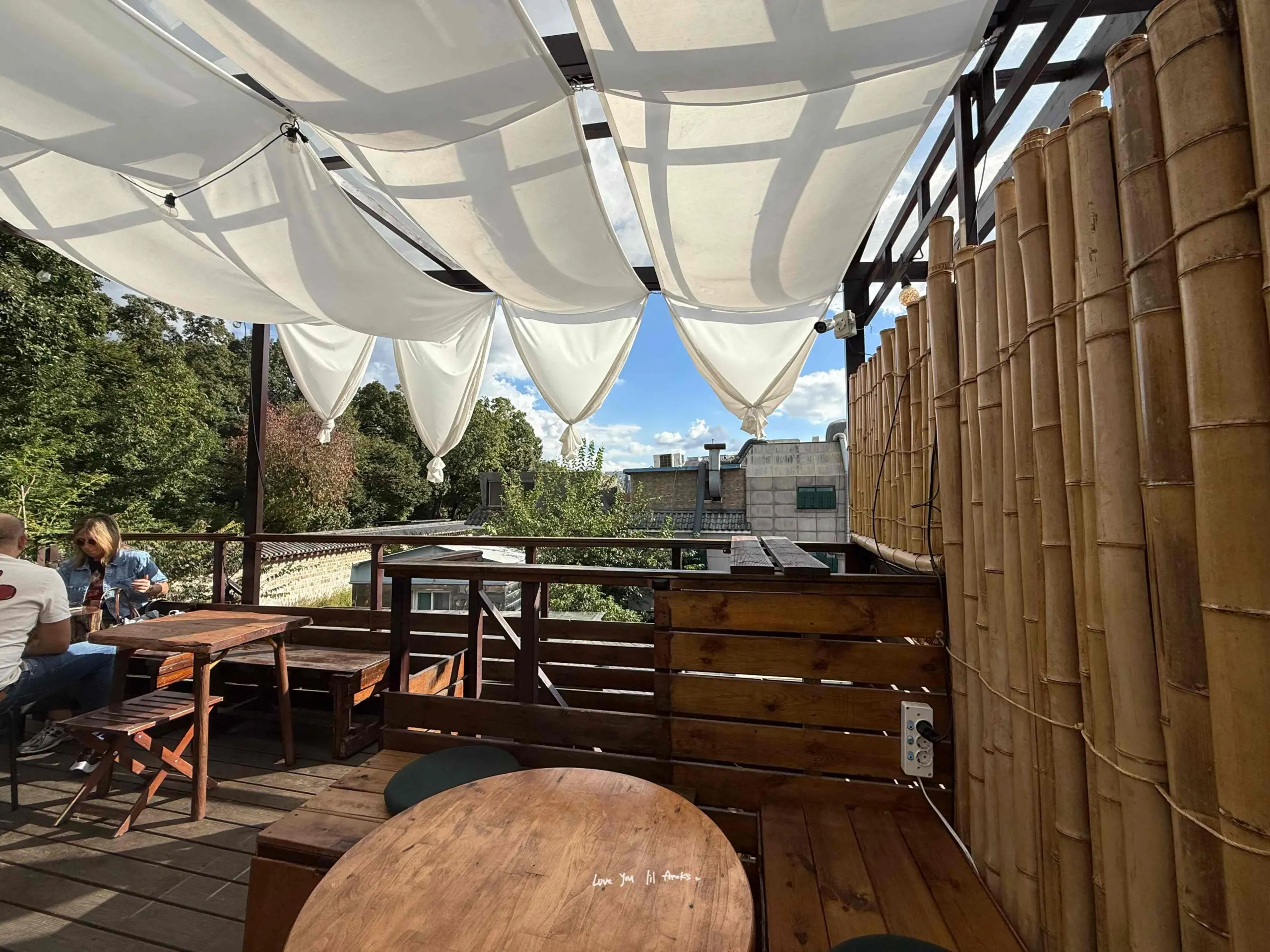韓國|首爾最新必逛西巡邏街 《트마리 TEUMARI Cafe》天台咖啡廳推薦 12 IMG 6431 scaled
